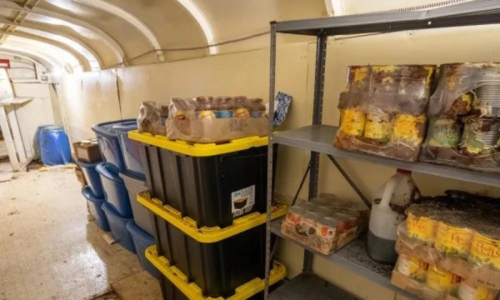 Το σπίτι της γιαγιάς δεν έκρυβε μόνο σοκολατάκια αλλά και ένα πυρηνικό καταφύγιο!